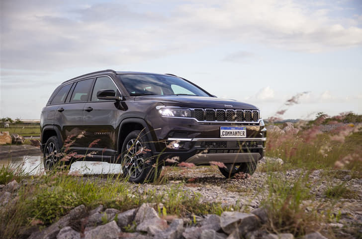 Jeep Meridian Front Right Three Quarter